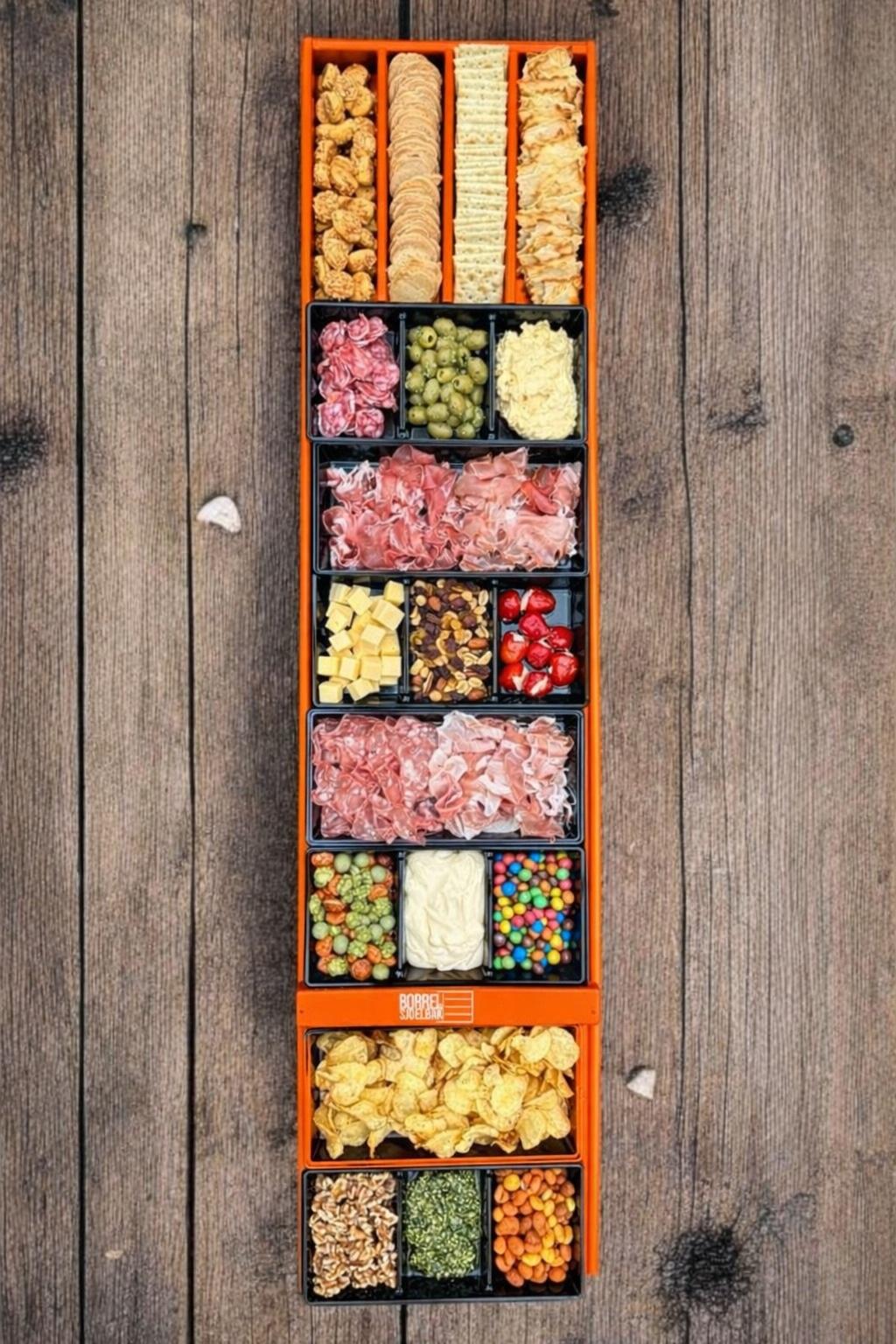 Borrelsjoelbak Oranje - Hapjesplank met Uitneembare Bakjes - 120 cm - Borrelplank - WK EDITION